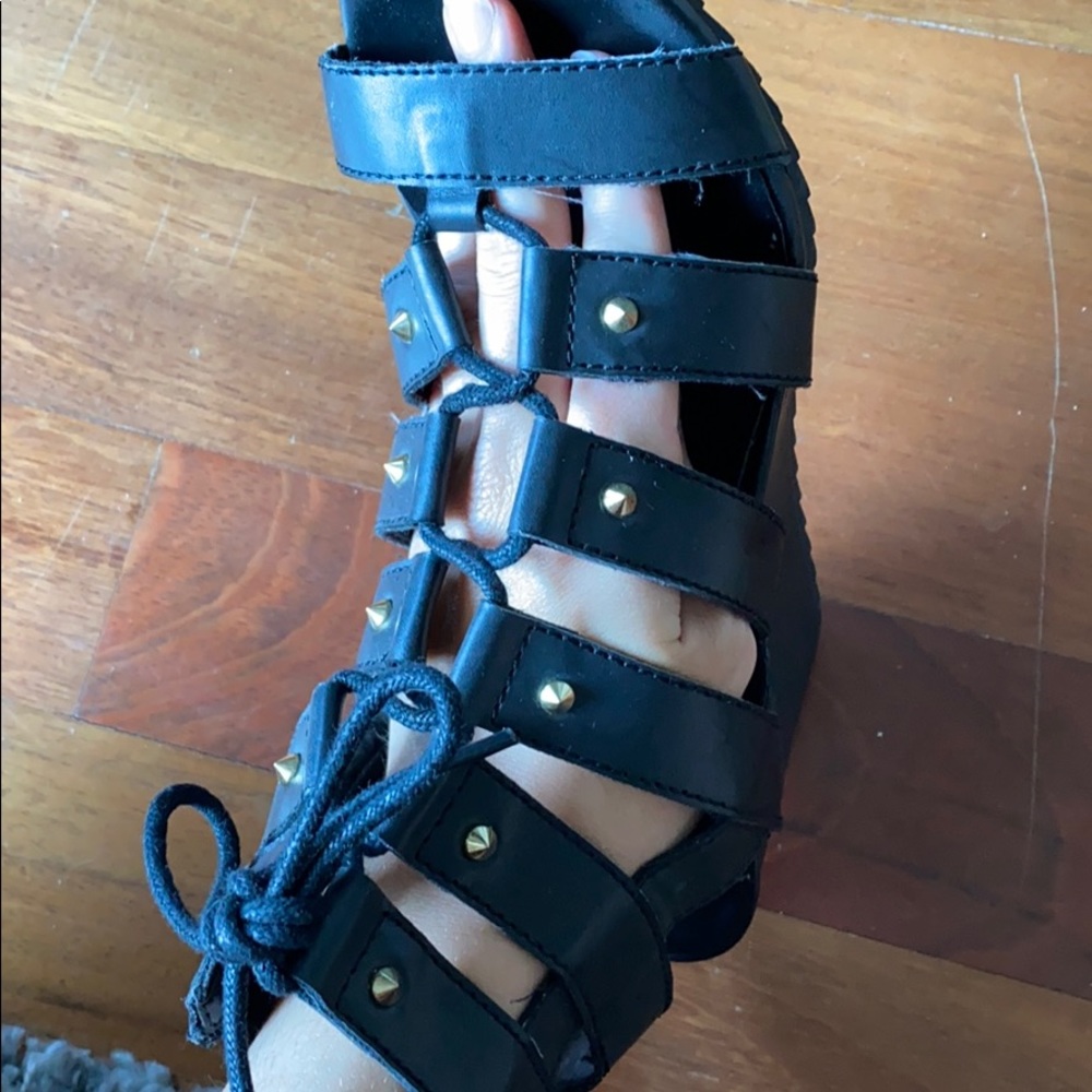 Mercer sandal wedge ! Black studded size 6! - Picture 3 of 5